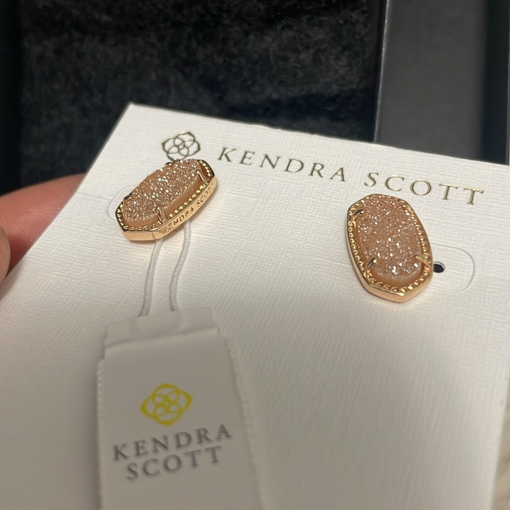 ✨ Kendra Scott Ellie Stud Earrings in Sand Drusy✨ - Picture 7 of 7